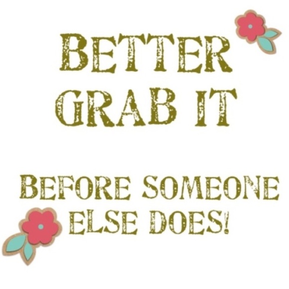 WELCOME! SCROLL ⬇️ FOR VINTAGE HARD GOODS, JEWELRY, CLOTHES, BAGS, & TREASURES! - Picture 12 of 16